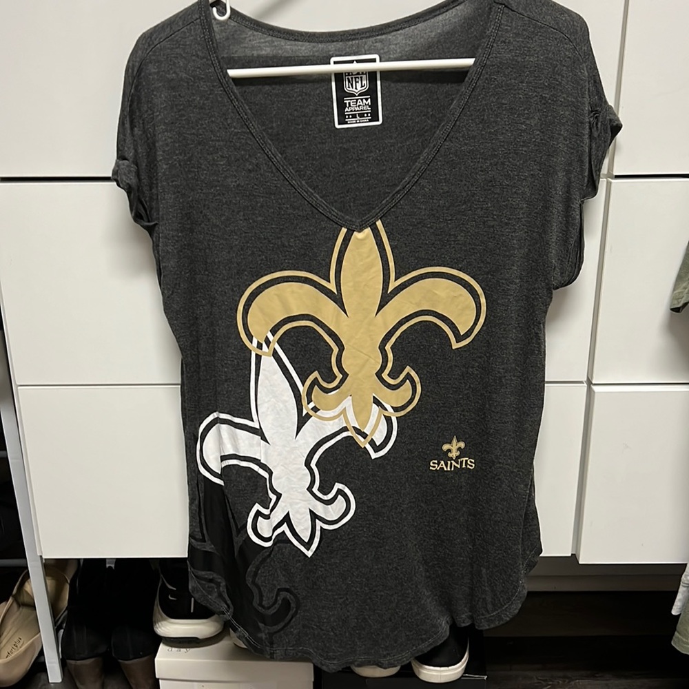 Large New Orleans Saints shirt